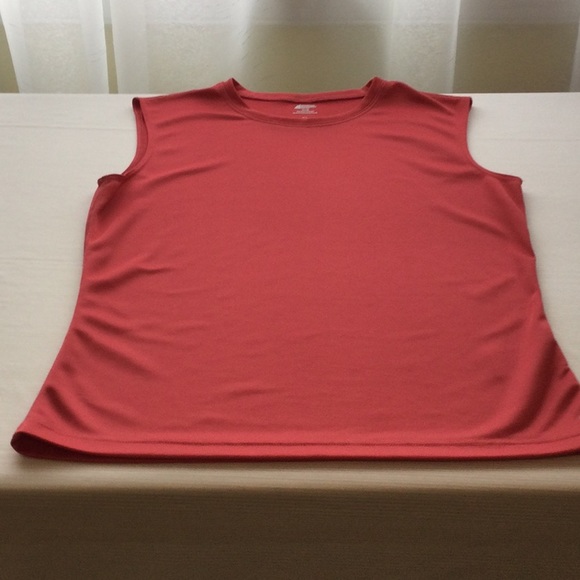 MEC Lightweight Running Tank - Picture 6 of 10